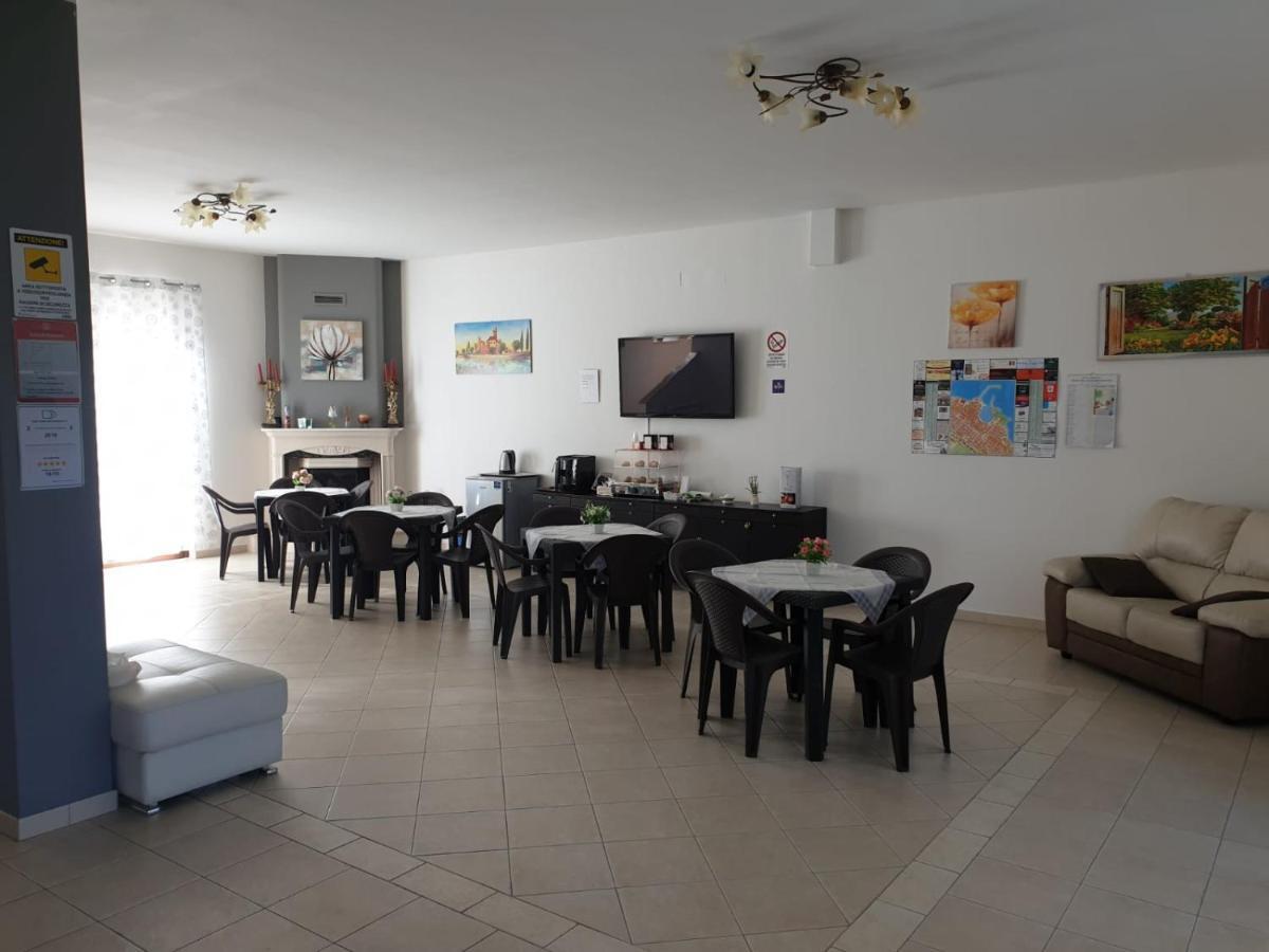 Bed And Breakfast Villa Fatima Trani Esterno foto
