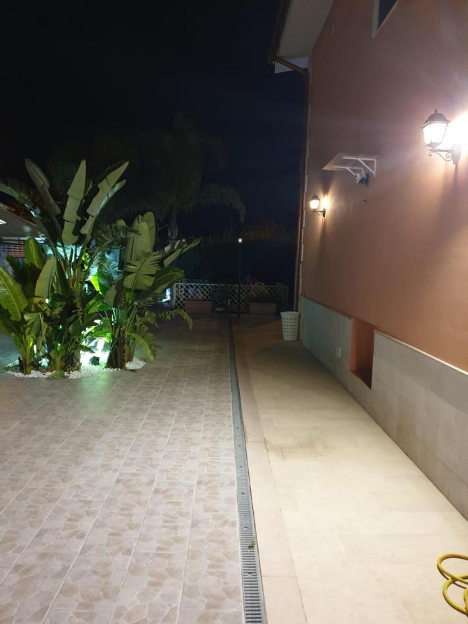 Bed And Breakfast Villa Fatima Trani Esterno foto