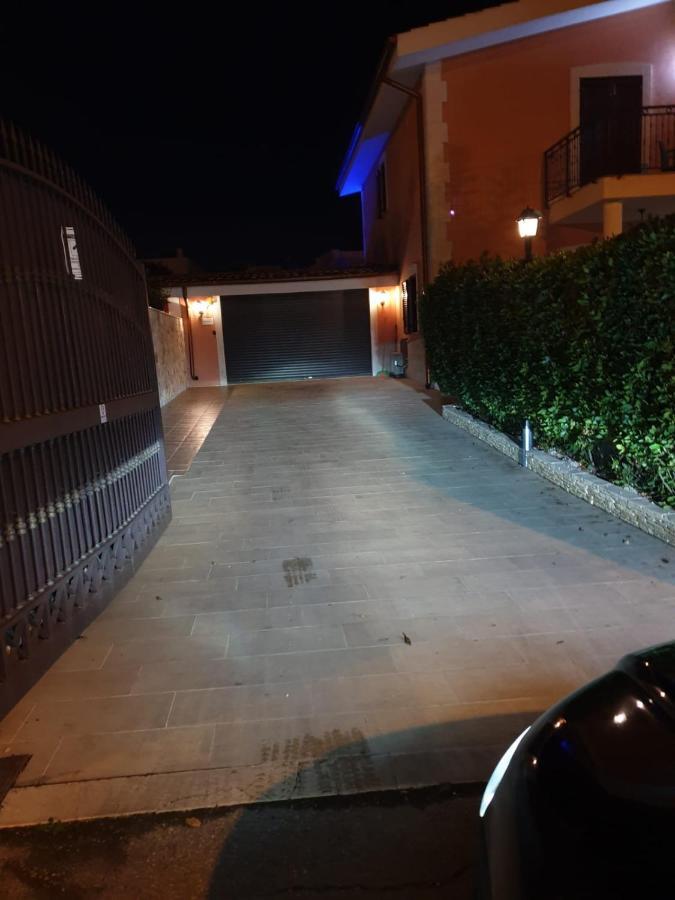 Bed And Breakfast Villa Fatima Trani Esterno foto