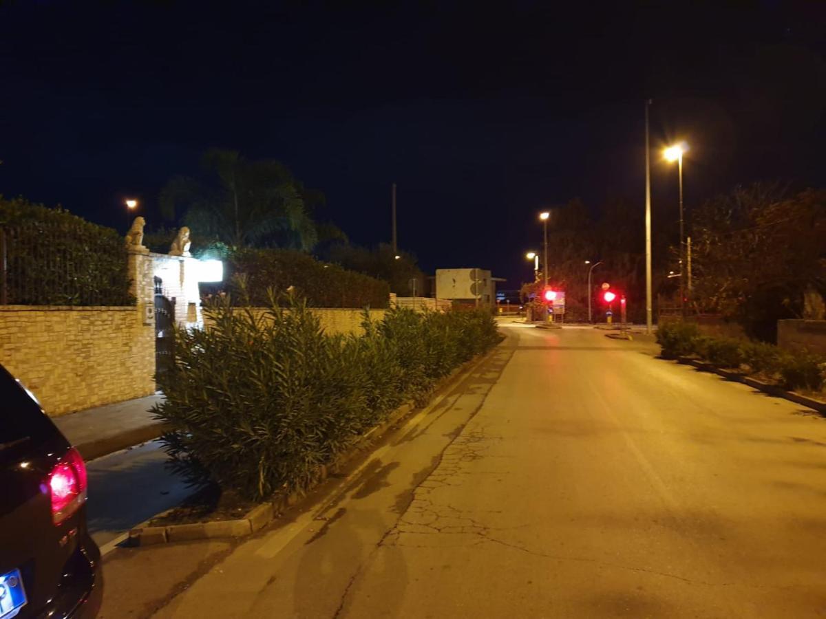 Bed And Breakfast Villa Fatima Trani Esterno foto